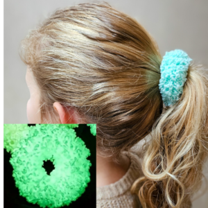 Glow in the dark scrunchie blauw