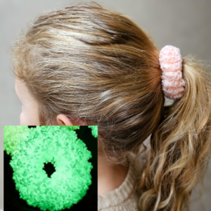 Glow in the dark scrunchie roze