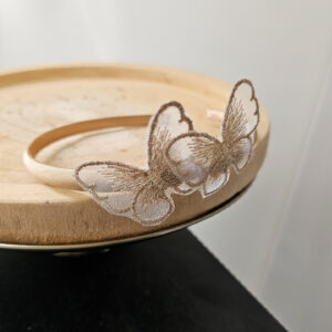 Haarband beige vlinders